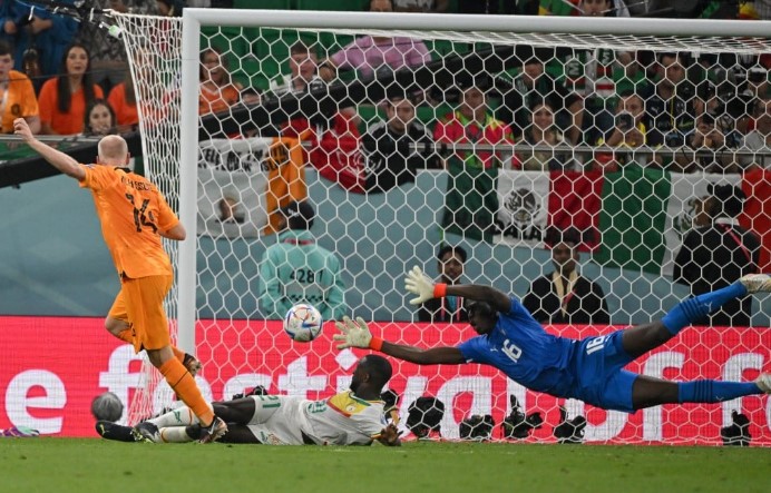 荷兰在2-0战胜塞内加尔后重返世界杯。